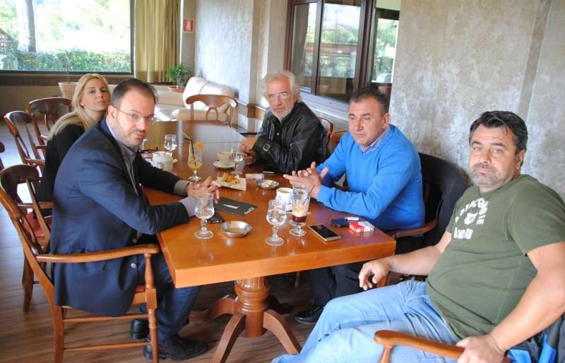 sinantisi me argotiko sillogo verias