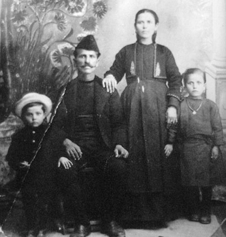 5 Οικογένεια Γ. Τσιαβού αρχ